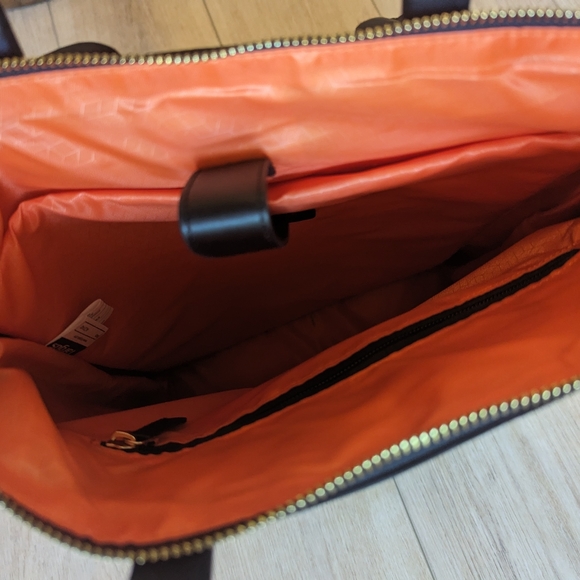 SOLD Targus Newport Convertible 2-in-1 Backpack to Tote Bag - Picture 3 of 7